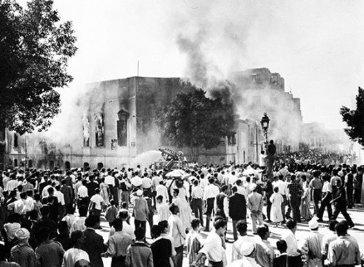 Photo: ‎حرق مقر جماعة الاخوان المسلمين في الخمسينيات....و سيتكرر في 2012 في جميع محافظات مصر‎