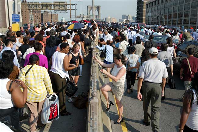 Pedestrians clogged the Brooklyn Bridge as the power outage brought life to a standstill, evening of August 14, 2003.
