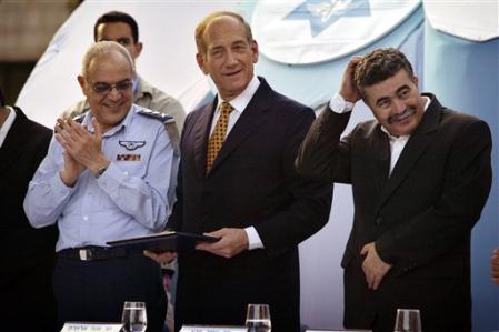 Israeli army Chief of Staff Dan Halutz, Israeli Prime Minister Ehud Olmert, and Defense Minister Amir Peretz attend a military ceremony at the Glilot army base near Tel Aviv, August 1, 2006.