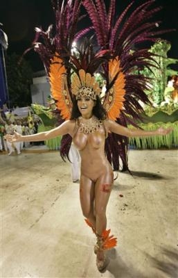 A dancer from Sao Clemente samba school performs during a carnival parade at the Sambodrome in Rio de Janeiro, February 3, 2008.