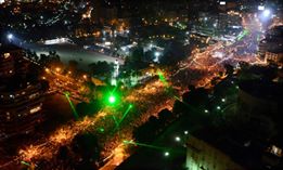 ‎Supporters of Egypt's Army Chief General Abdul-Fattah as-Sisi rally at the presidential palace in Cairo, Egypt, July 26, 2013.

التعليق هنا.
https://www.facebook.com/EveryScreen/posts/486410811441294‎