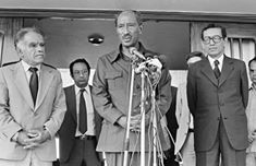 ‎As Israeli Foreign Minister, Yitzhak Shamir, left, met with Egyptian President Anwar Sadat, 1980.

التعليق هنا
https://www.facebook.com/EveryScreen/posts/473292102699871‎