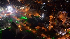 ‎Supporters of Egypt's Army Chief General Abdul-Fattah as-Sisi overflow Tahrir Square as holding a rally in Cairo, Egypt, July 26, 2013.

التعليق هنا.
https://www.facebook.com/EveryScreen/posts/486410811441294‎