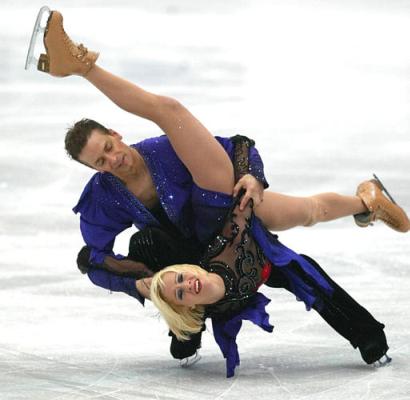 Canadian Gold medal winners Victor Kraatz and Shae-Lynn Bourne, Four Continents Figure Skating Championships, Beijing, February 14, 2003.