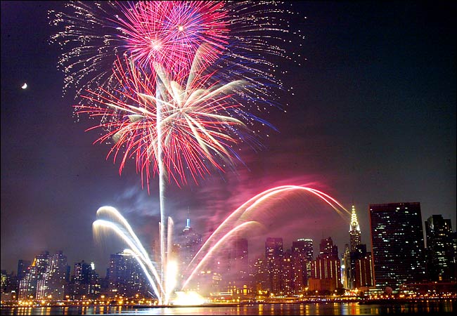 Fireworks over the East River, Manhattan, New York, July 4, 2003.