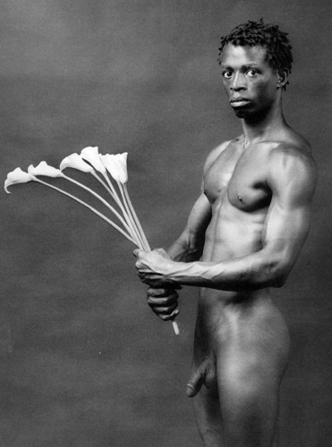 Robert Mapplethorpe's Dennis Speight (with Six Calla Lilies) (1983)