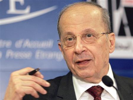Exiled Christian Lebanese leader Michel Aoun speaks to journalists during a press conference at the Foreign Press Center, Paris, May 3, 2005.