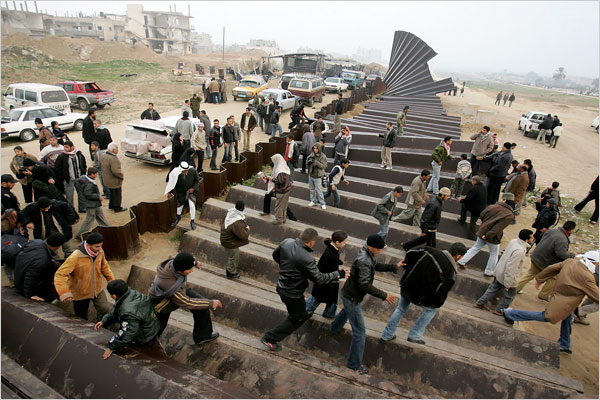 Hundreds of thousands of Palestinians participated in this new invasion of Egypt, January 23, 2008.