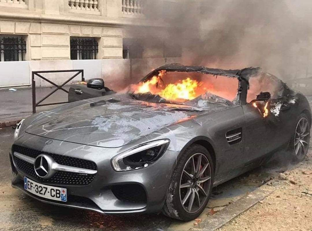 A burnt car in avenue Kléber, Paris, December 8, 2018.